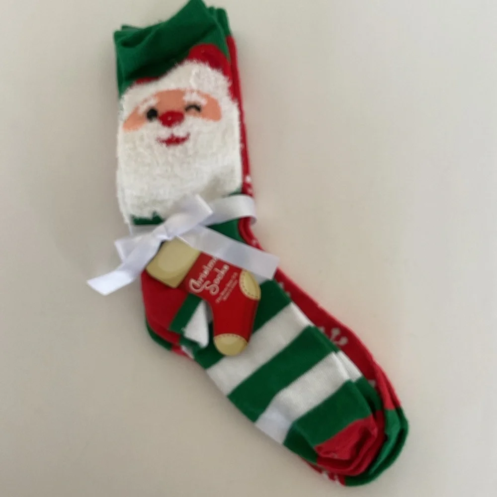 Kohls Set of 2 pairs of Christmas Socks NWT